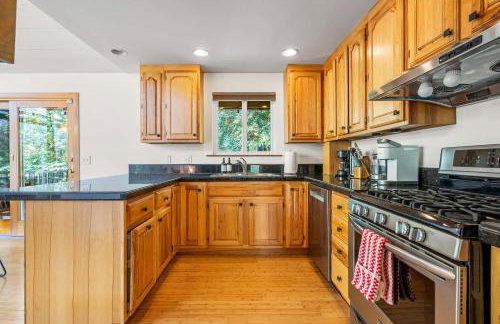 Bellevue Forest Haven Hideaway - Photo 11