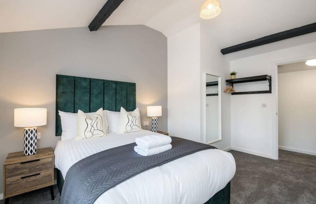 Host Apartments The Roscoe Carriage House - Photo 14