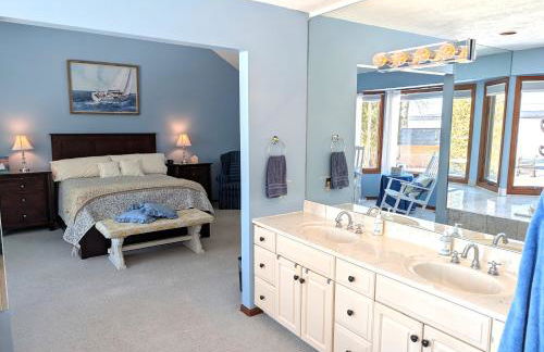 NEW! The Lighthouse - Cute, Large, and Lakefront! - Foto 33