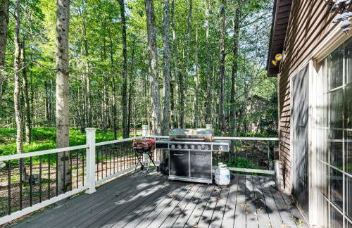 Cozy Wooded Retreat Big Bass Lake Home - Foto 25