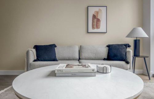 Loop jr 1br w game room nr park riverwalk CHI-1013 - Photo 2