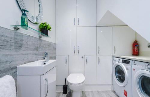 NEW! Incredible Home In Northwich By 53 Degrees Property, Perfect For Groups, FREE Parking! - Photo 24