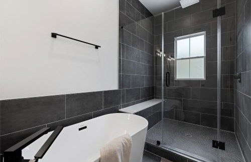 2 Luxury Homes in 1 - Walk to Nightlife & Stadiums - Foto 55