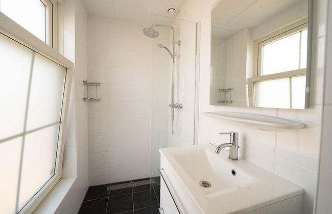 Scenic Stay by the Water - Foto 13