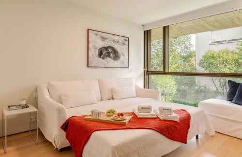 Grand Villa w/ Pool, Garden & Garage by HostWise - Foto 16