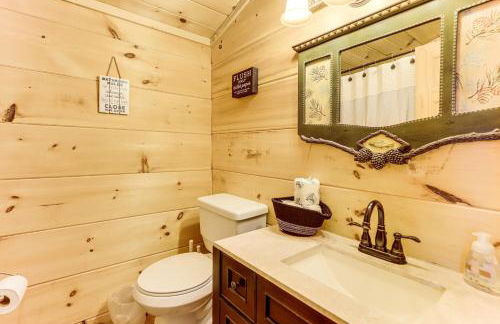Newly Refreshed! Suches Cabin with Deck, Fire Pit - Foto 17