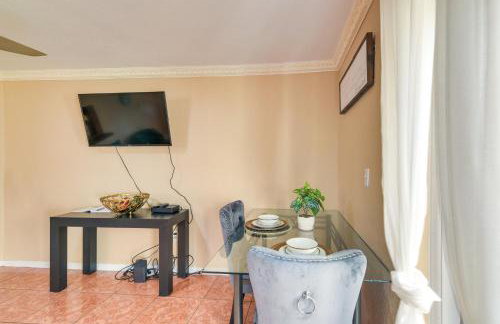 5 Mi to Hard Rock Stadium! Convenient World Cup HQ - Foto 9