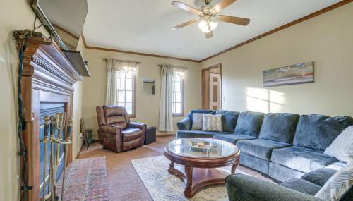 Lovely Fayetteville Home Deck and Fireplace! - Foto 4