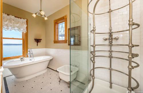 Luxury Bayfront Oasis with Private Beach Access, Near Tulalip Casino and Outlets! - Foto 19