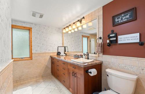 Cozy Pet-Friendly Condo l Pool l Dock l Walk to Parks - Foto 30