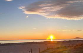 Ático 1ª línea con salida a playa - Foto 6