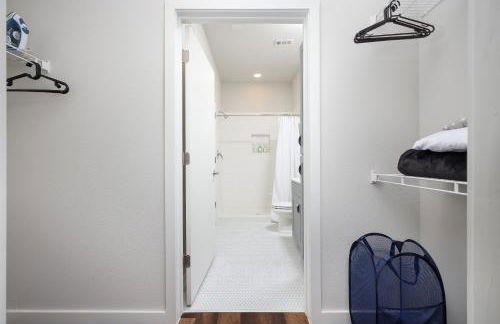 Spacious 1BR w Pool&Prkng, Near Rvrwlk & Conv Ctr - Foto 73