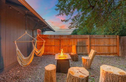 Walk to GC Train Depot and Route 66, king beds, game room, BBQ, firepit - Photo 38