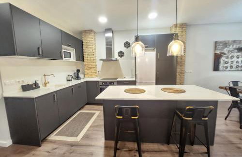 New! Designer apartment in center with fast Wi-fi - Photo 7