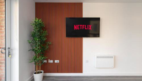 Lovely Home Near Canal, Park, & Central MK - Foto 1