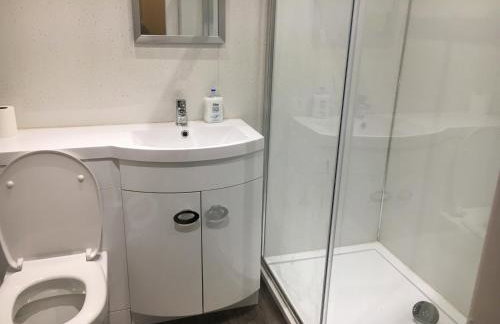 3 Bed Central Apartment - Pet Friendly & Parking - Foto 24