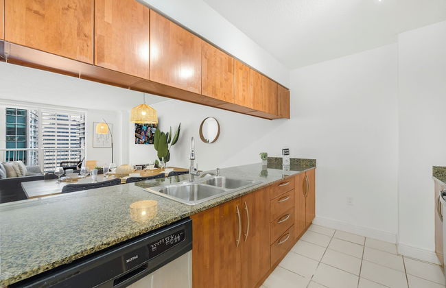 Sky High 31st Floor Condo W Parking - Foto 57