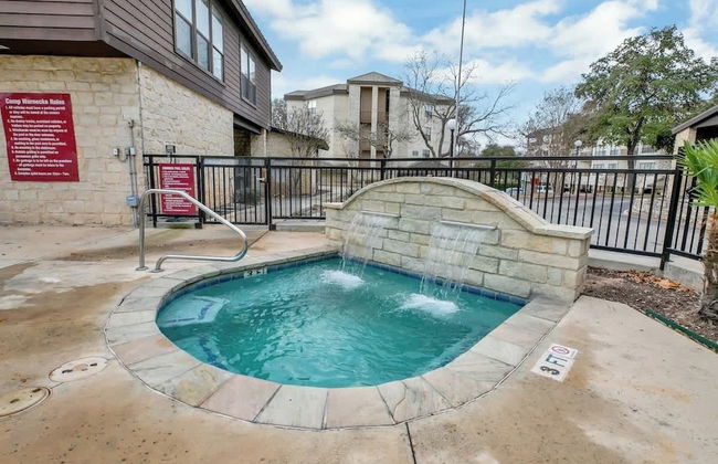 Luxurious Riverfront Condo Just 1 Blk to Schlitterbahn! - Foto 21