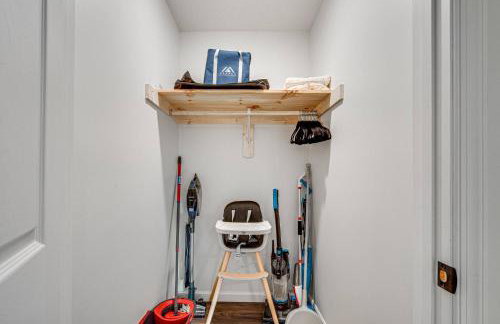 NEW! Shenandoah family & dog friendly cabin - 5 min walk river with private river access, BBQ, playground, fire pit - Foto 52