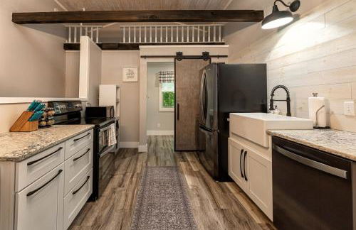 French Country Cottage Dock & Screened Porch - Photo 21