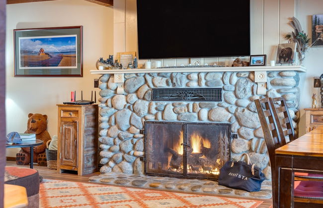 Lakefront Haven by Avantstay Minutes to Ski Resorts Private Dock Boat - Photo 9