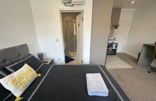 Spectacular Modern, Private Apartment,15 Mins To Central London - Photo 7