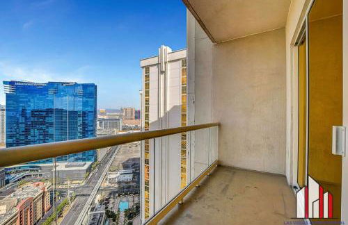 MGM Signature-32-607 F1 Track & Strip View Balcony - Foto 39