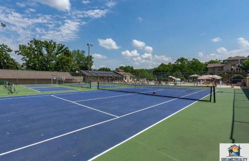 3BR Condo with Lake View - Trout Fishing - Playground - 2 Pools - Stairs Required - FREE TICKETS INCLUDED - PR69-9 - Foto 10