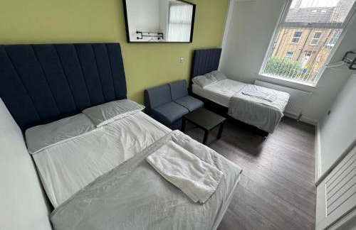 Luxury 3-Bed House-Jaquzzi Bath-Private Parking- suitable for contractors - Foto 10