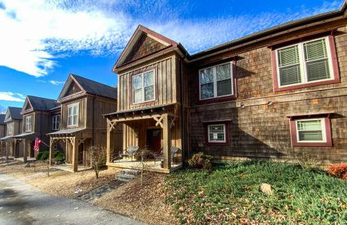 Spacious Lakeview Townhouse Sleeps 8 Deck Grill - Foto 31