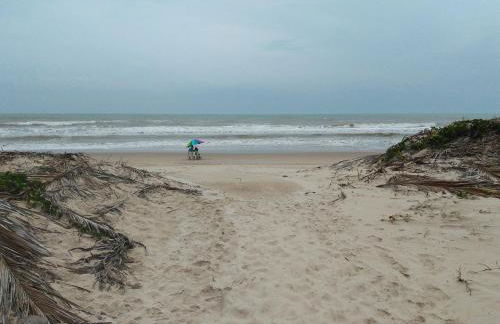 Casa de praia condomínio fechado, frente para o mar - Foto 9