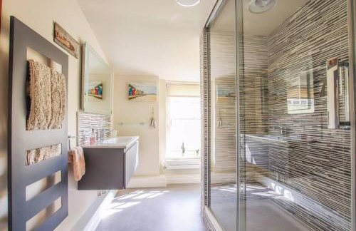 Stunning Cromer beach house with sea views - Photo 14