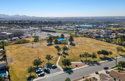 Peaceful West: 4BR Dusk Haven - Foto 51