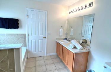 Private pool villa with game room close to theme parks! - Foto 50