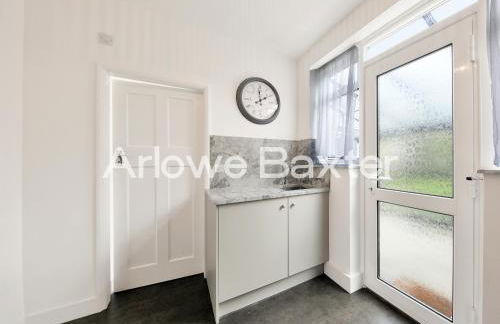 Stylish 3-Bedroom Garden Home, AC, Contractors and Families - Foto 31