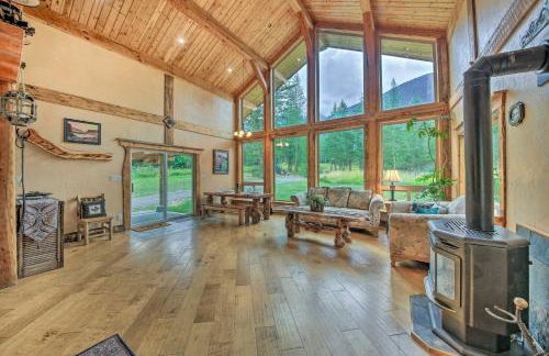 Private Deck and Mtn Views Family Getaway in Eureka - Foto 1