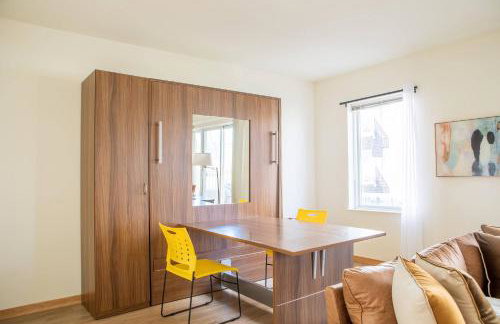 Walker's Point Studio with Gym and Balcony - Foto 4