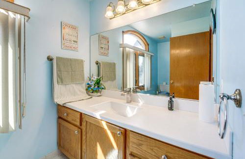 Private Yard with Patio, Fire Pit Family Getaway - Foto 19