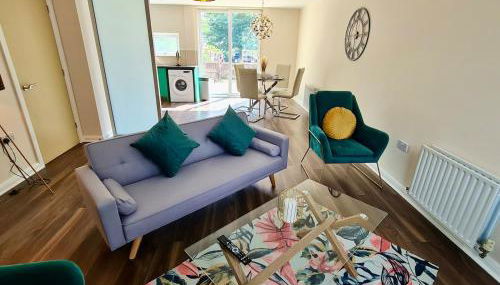 Cute 3 Bedroom House Near Etihad Stadium and CoOp arena with parking - Foto 2