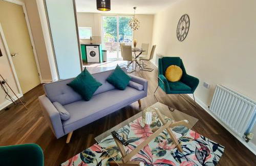 Cute 3 Bedroom House Near Etihad Stadium and CoOp arena with parking - Foto 2