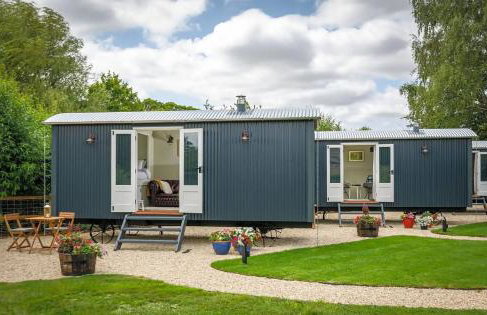 The Red Lion - Shepherd Huts - Photo 5