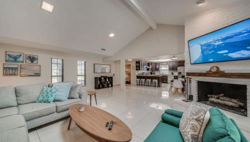 Central Plano 4-BD 2-BA Pool Retreat, Sleeps 10 - Foto 2