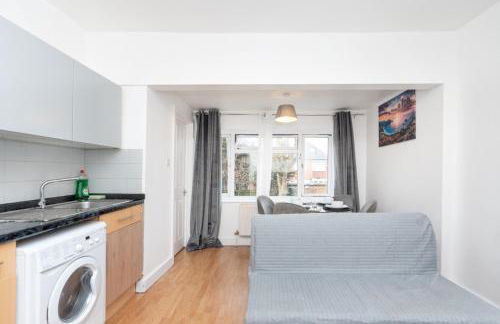 Cozy Cottage 2 Bedroom Apartment with free Parking - Foto 7