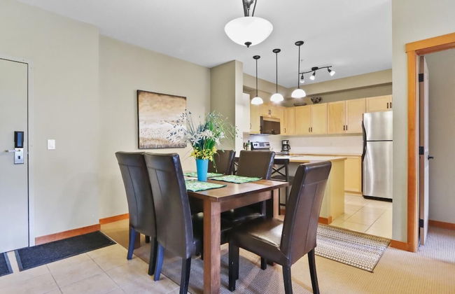 SPACIOUS 3-Br Luxury Condo | HEATED Pool + 3 Hot Tubs | Pool Table | Hm Theatre - Photo 11