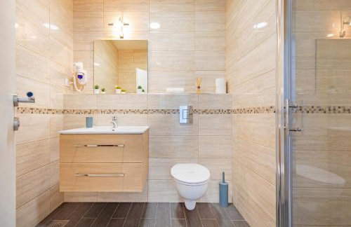 Apartmani D & J with Heated Pool & Stunning Sea View - Photo 155