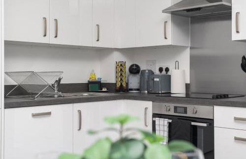 Lovely Home Near Canal, Park, & Central MK - Foto 15