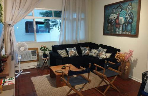 Apê Retrô com Wi-Fi e Vaga - 350 m da Praia da Enseada - Foto 5