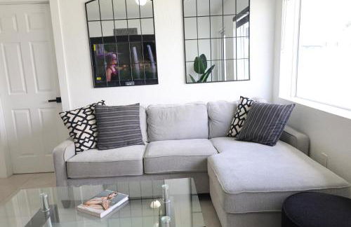 GREAT Luxe House NEAR Downtown & Marina in Miami - Photo 3