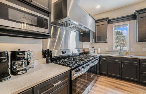 Bowling Alley! Expansive Group Getaway in Lewiston - Foto 13