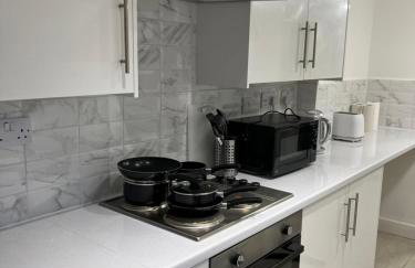 4 BR, Large & Modern Private House Central Location - Photo 15